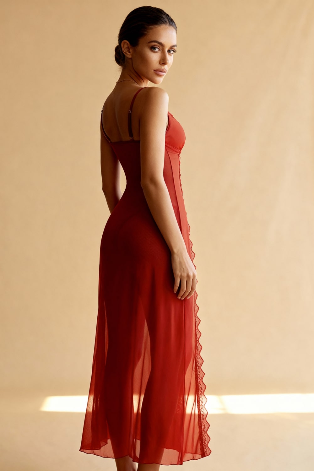 SYLVIA – Şeffaf, Yerlere Kadar Uzanan, Dantelli, Yırtmaçlı Elbise - Siyah