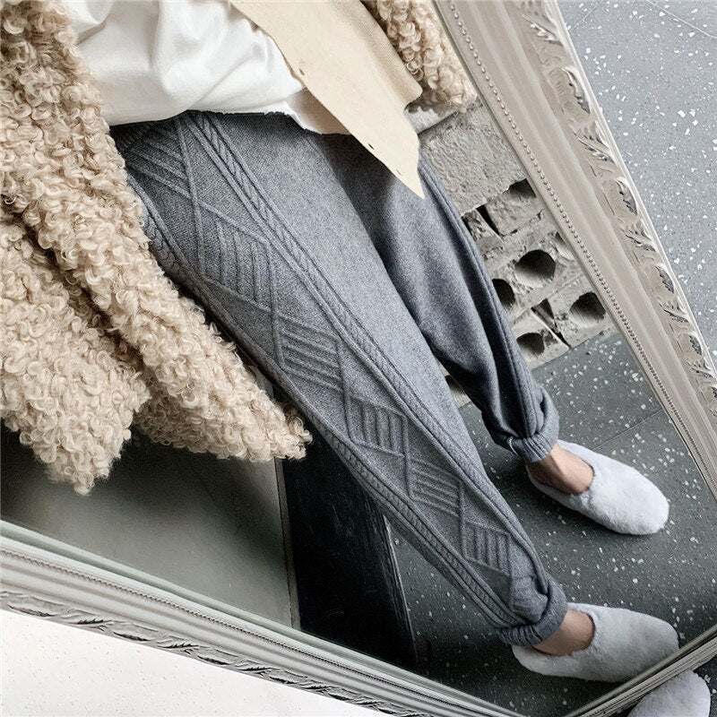 PATTERNED KNITTED BROAD TROUSERS