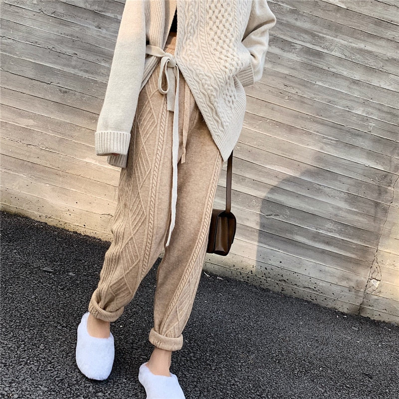 PATTERNED KNITTED BROAD TROUSERS