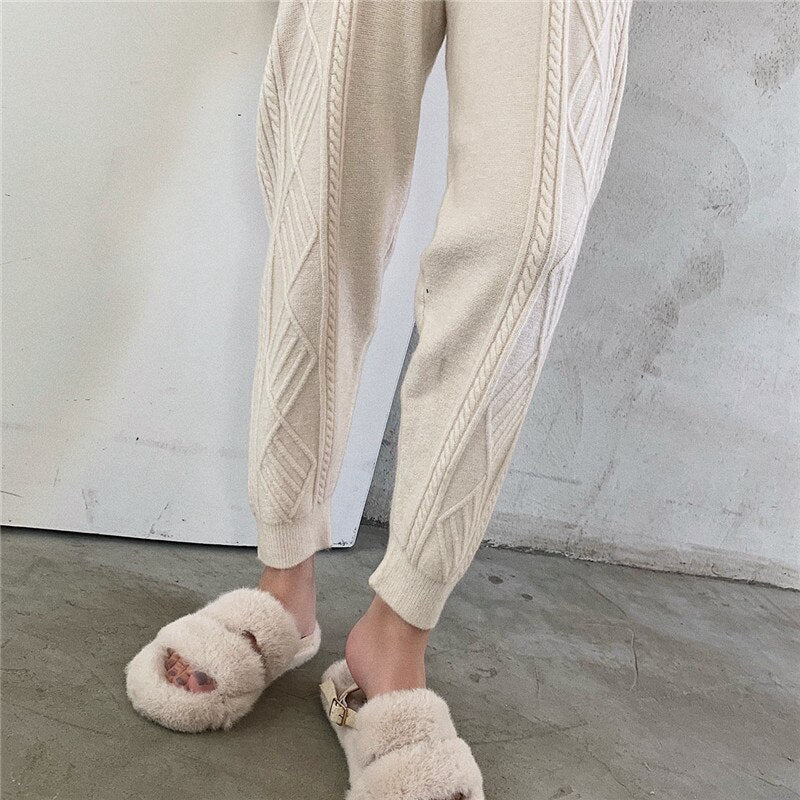 PATTERNED KNITTED BROAD TROUSERS