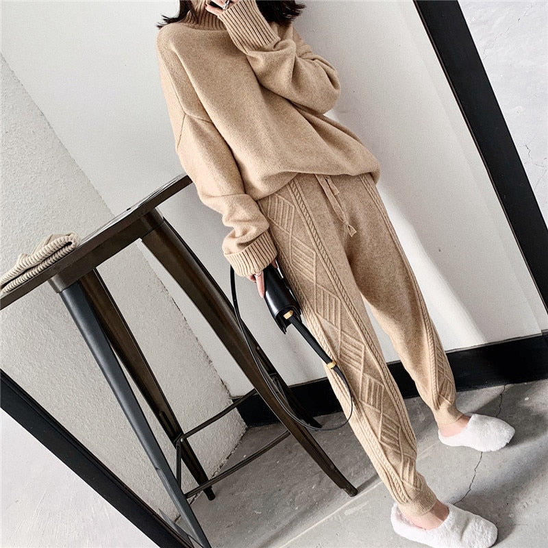 PATTERNED KNITTED BROAD TROUSERS