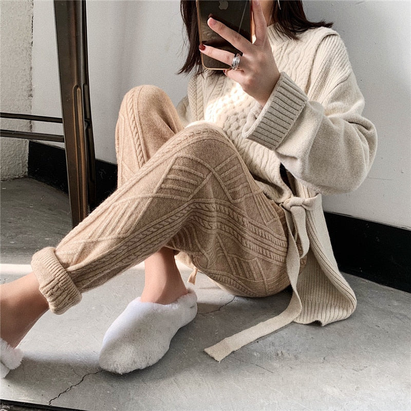 PATTERNED KNITTED BROAD TROUSERS