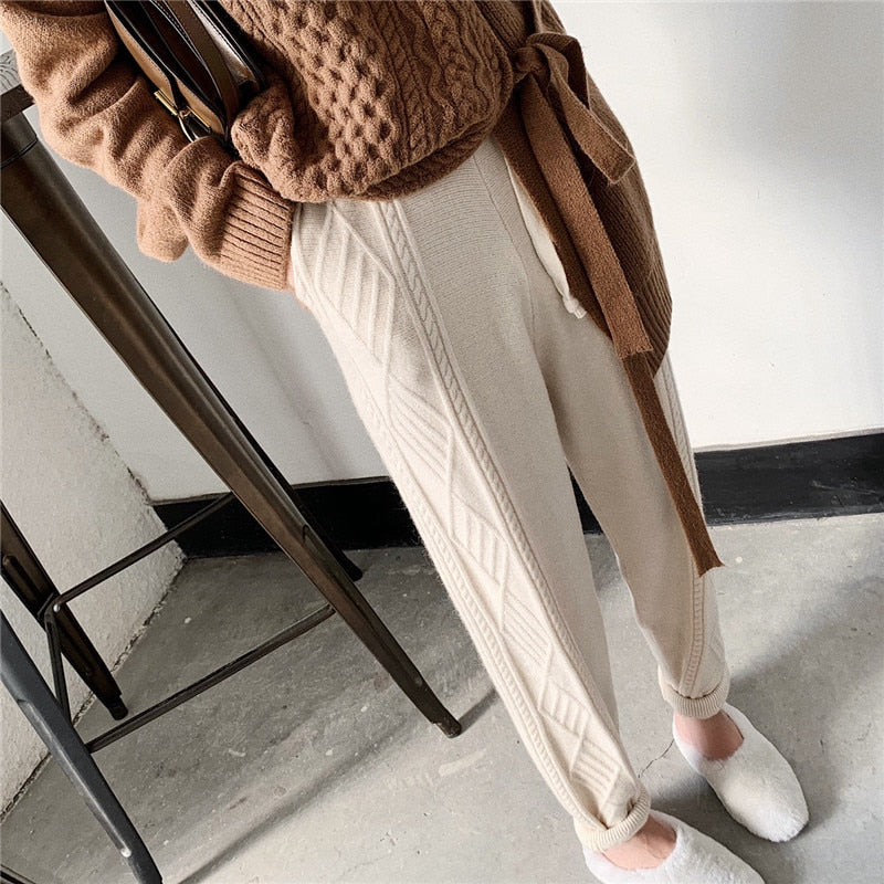 PATTERNED KNITTED BROAD TROUSERS