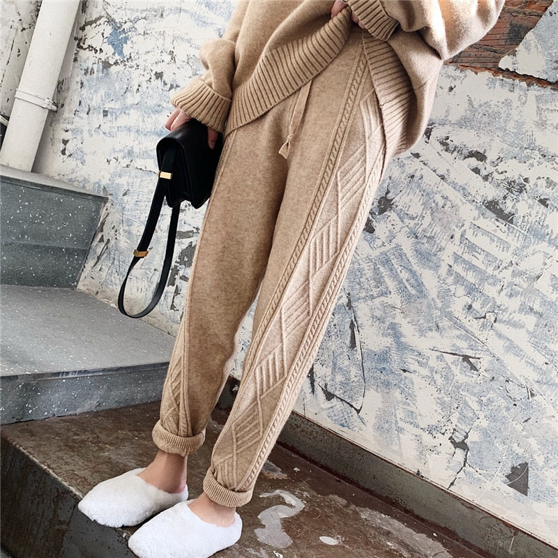 PATTERNED KNITTED BROAD TROUSERS