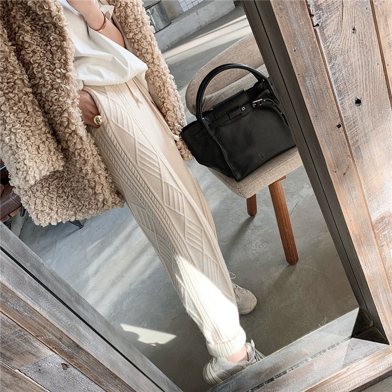PATTERNED KNITTED BROAD TROUSERS