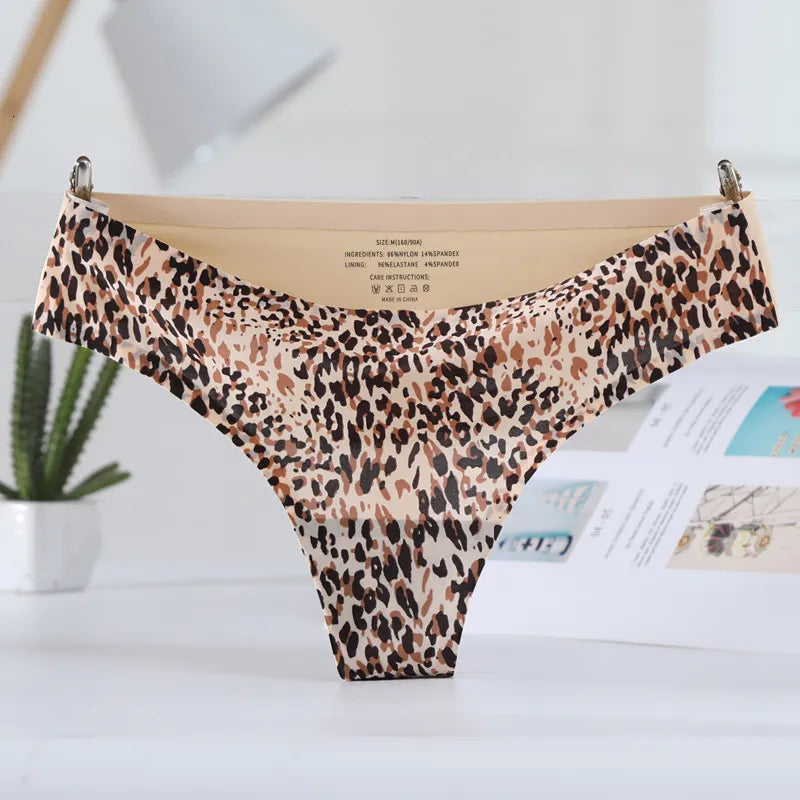 SEAMLESS PATTERNED PANTIES