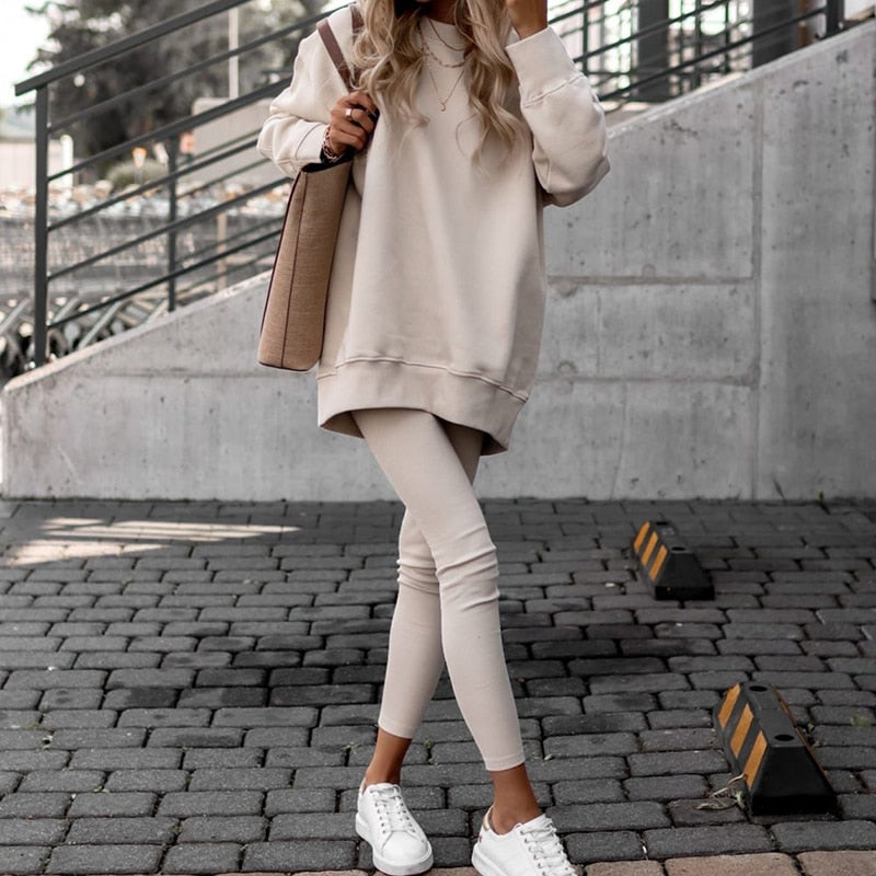 TAYTLI SICAK TUTAN EŞOFMAN TAKIMI