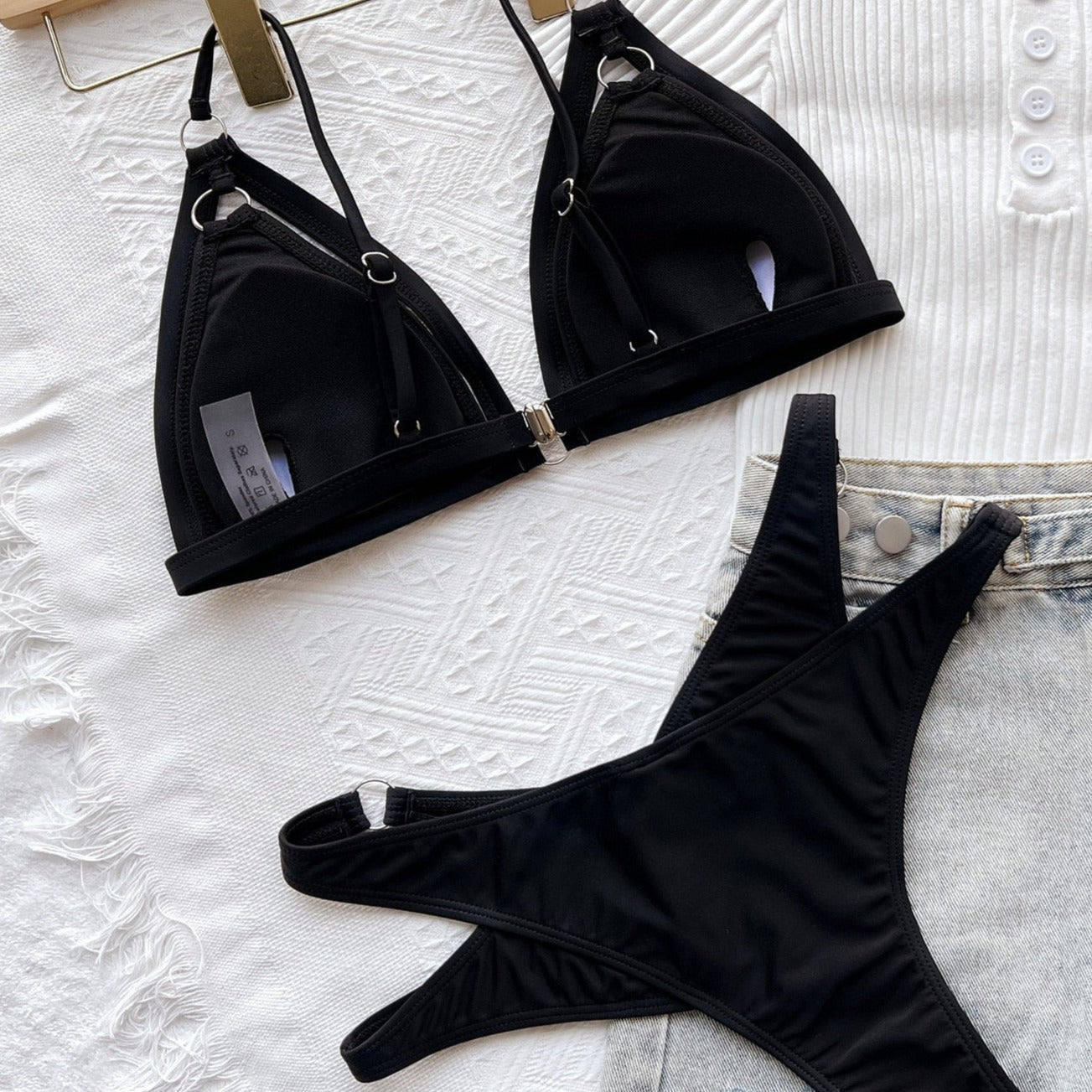 ASKILI DEKOLTELİ BİKİNİ