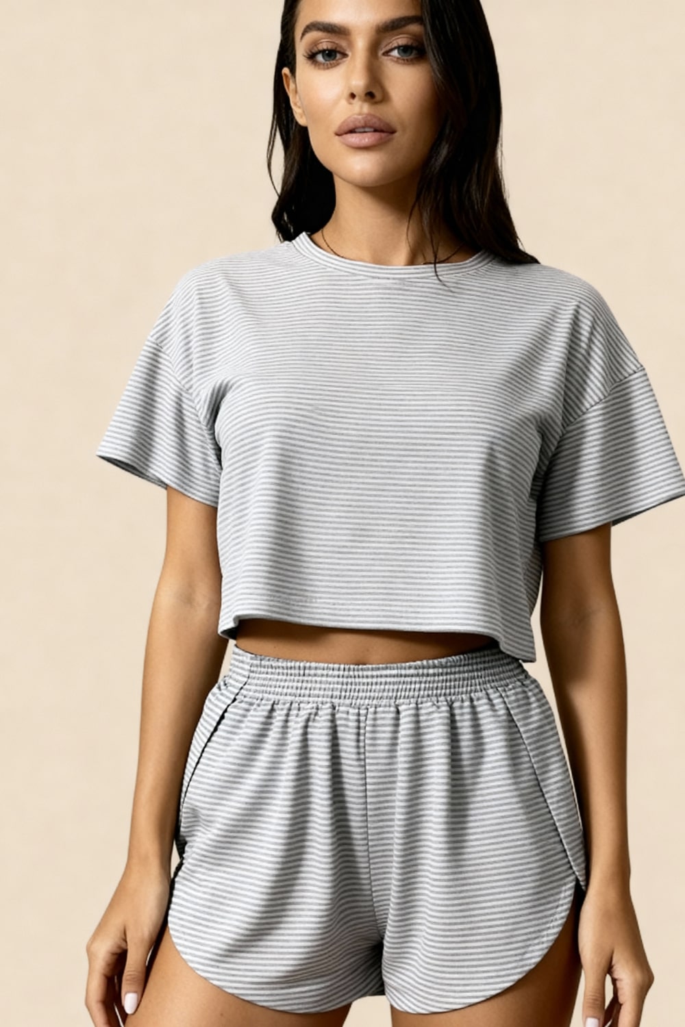 HALLIE – Çizgili Yumuşak Jarse Crop Üst ve Yırtmaçlı Şort Takımı - Çizgili