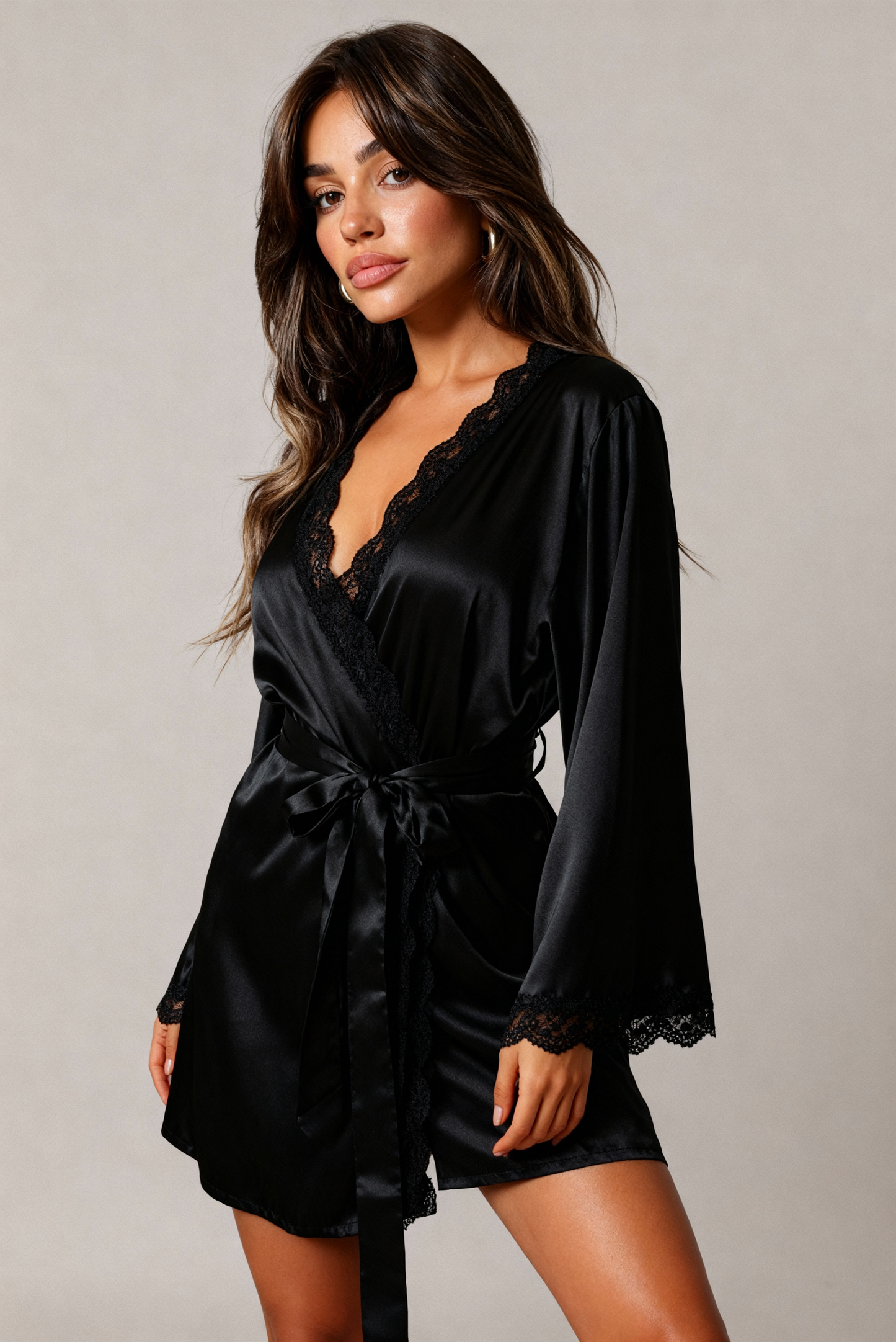 SERAPHINA – Dantel Detaylı Siyah Saten Kimono - Siyah