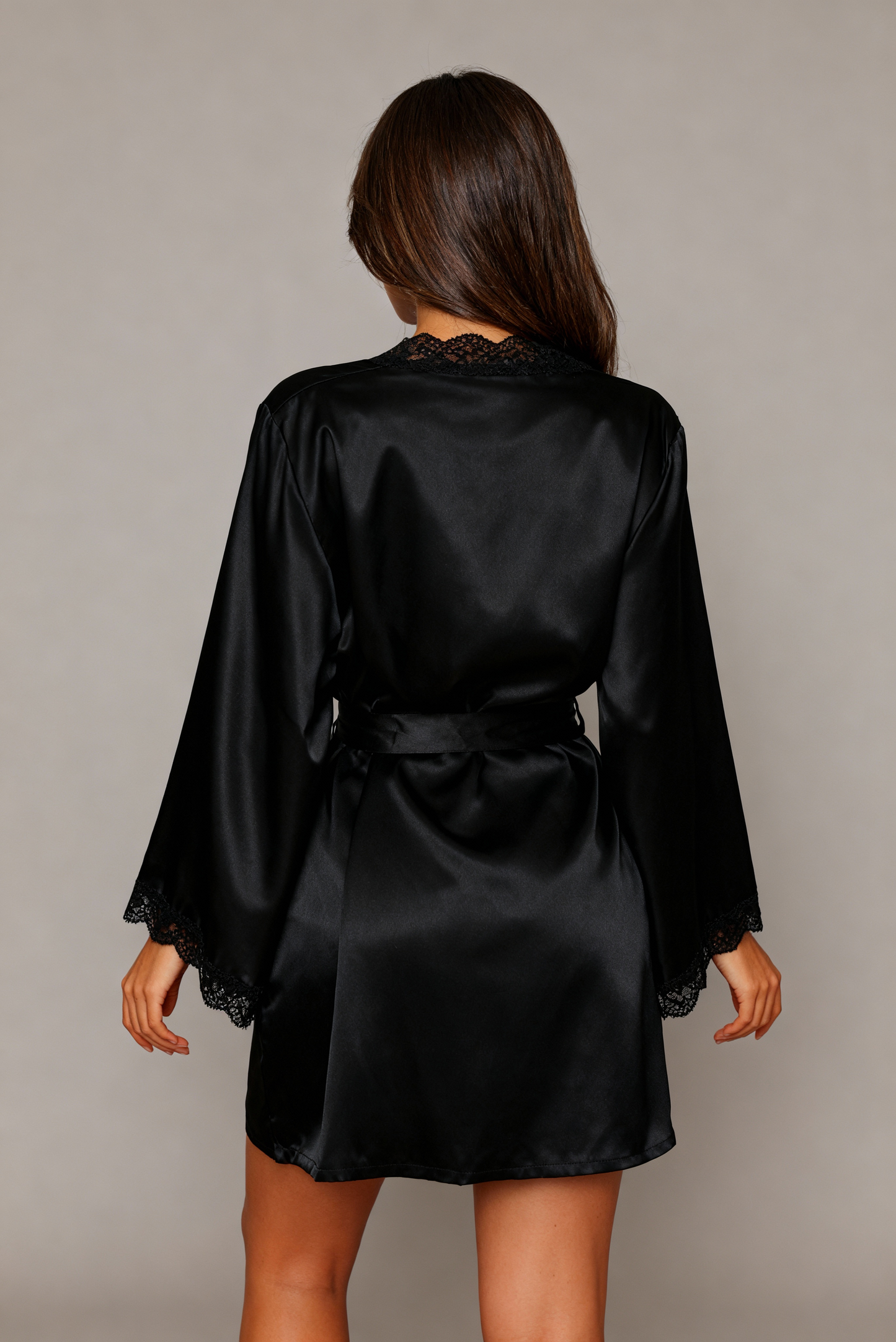 SERAPHINA – Dantel Detaylı Siyah Saten Kimono - Siyah