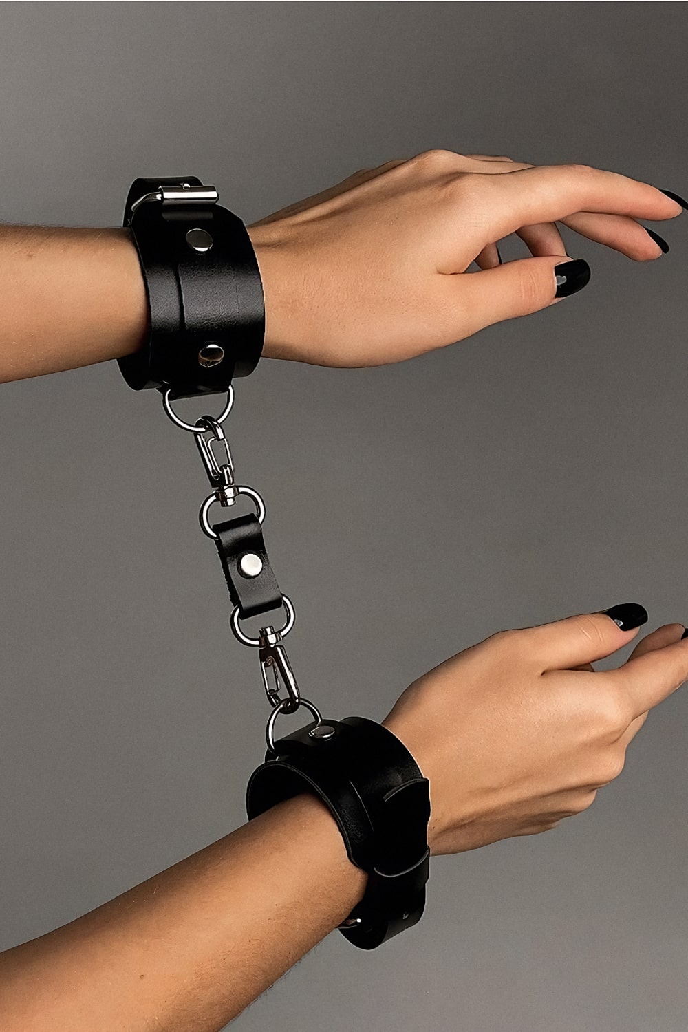 ROXIE – Vegan Leather Harness & Cuff Set