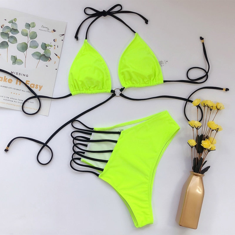 STILVOLL GESCHNITTENER BIKINI