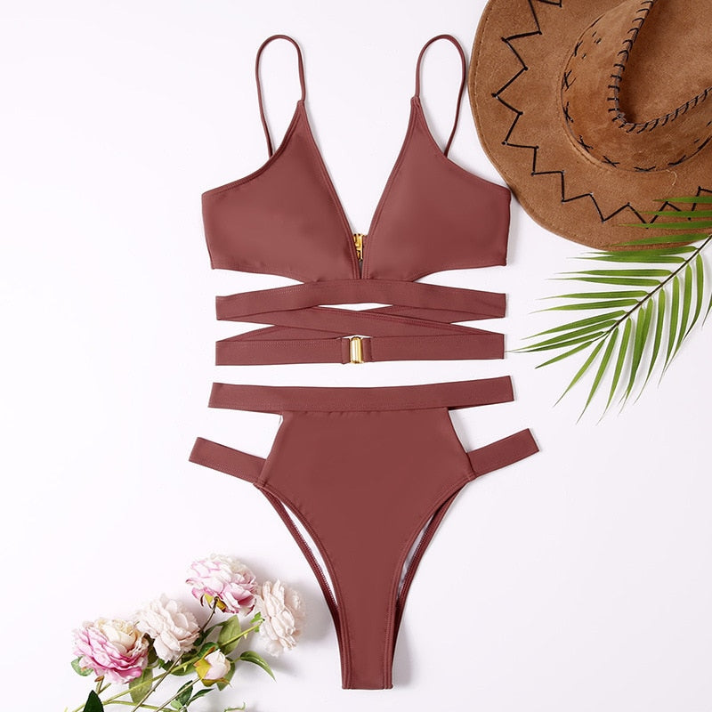 Tief ausgeschnittenes BIKINI-SET