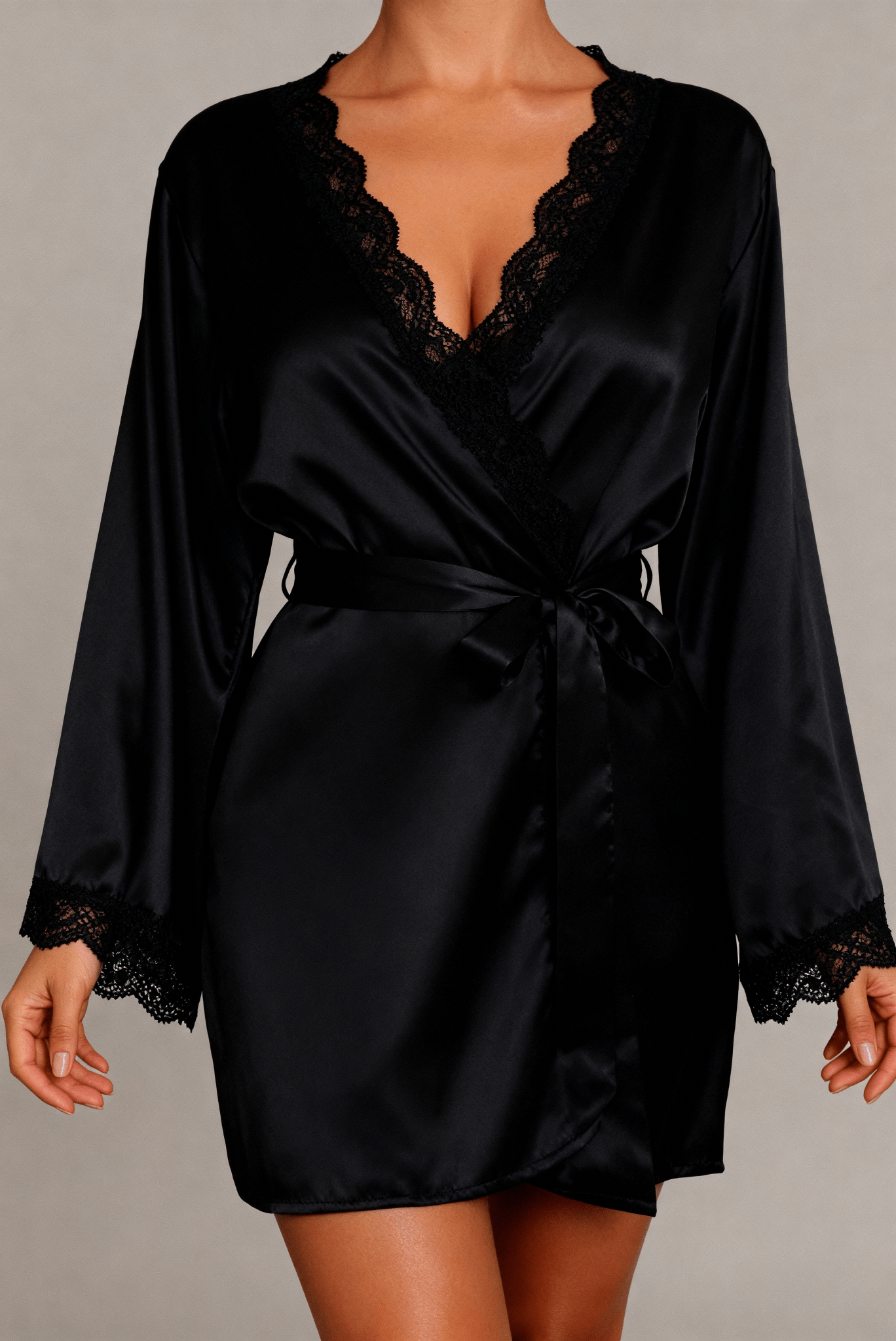 SERAPHINA – Dantel Detaylı Siyah Saten Kimono - Siyah